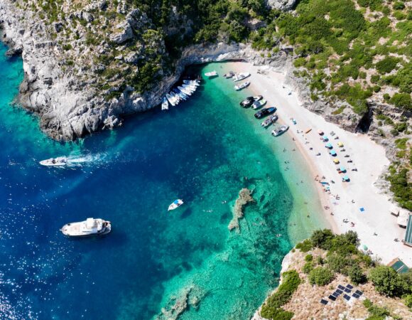 Grama Bay: Beaches & Caves Private Speedboat Guided Tour