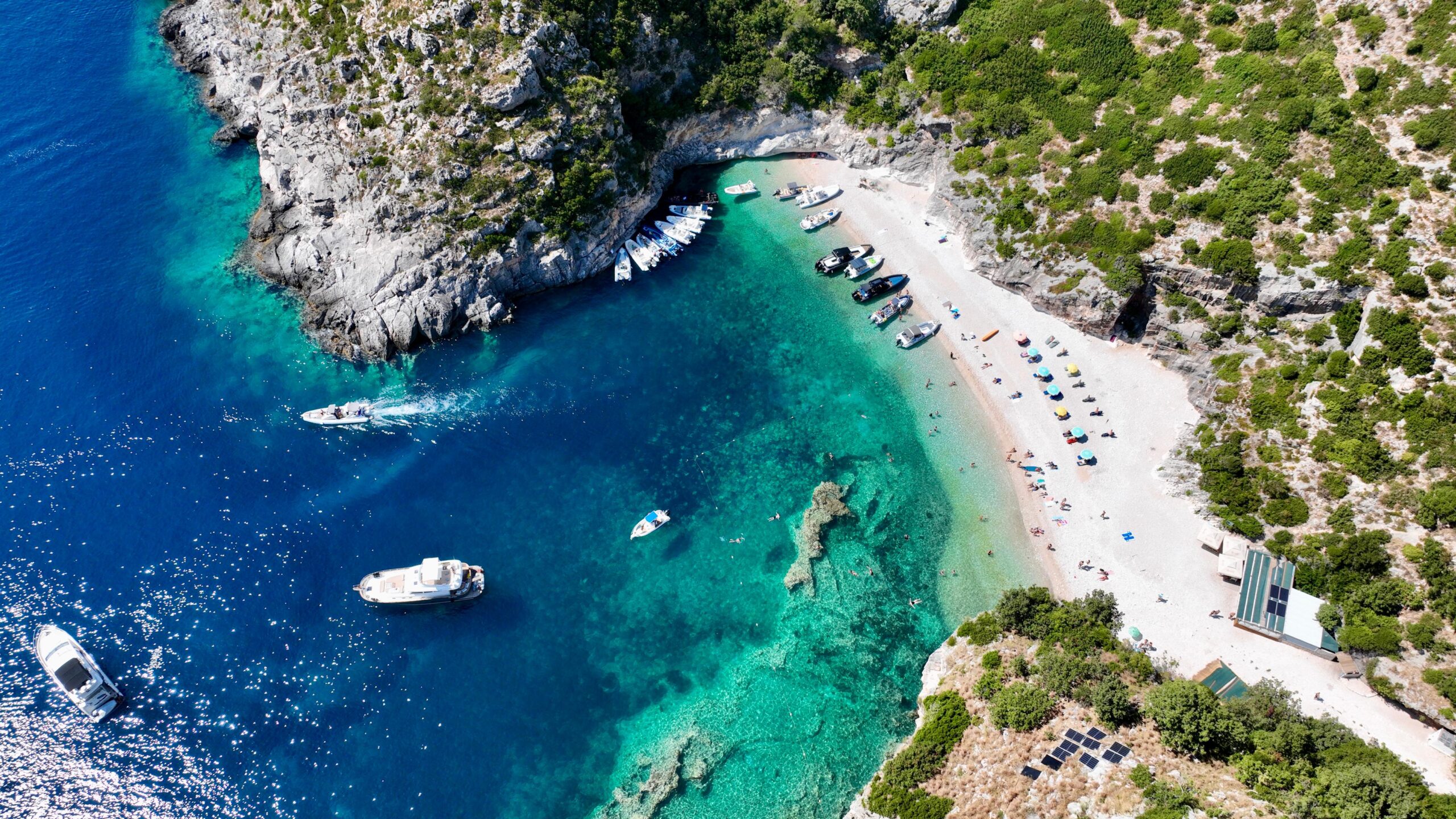 Grama Bay: Beaches & Caves Private Speedboat Guided Tour